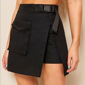 Pocket detail Wrap Black Skirt